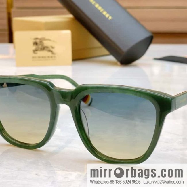 Burberry\'s new unisex sunglasses - Image 7