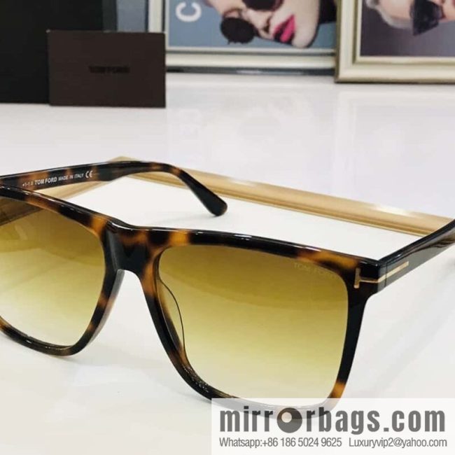 TOM FORD Tom Ford Large Frame Unisex Sunglasses - Image 3