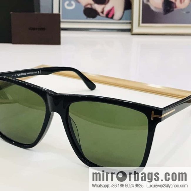 TOM FORD Tom Ford Large Frame Unisex Sunglasses - Image 4