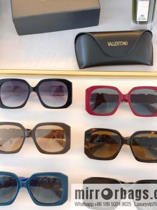 VALENTINO Valentino Large Box Unisex Sunglasses