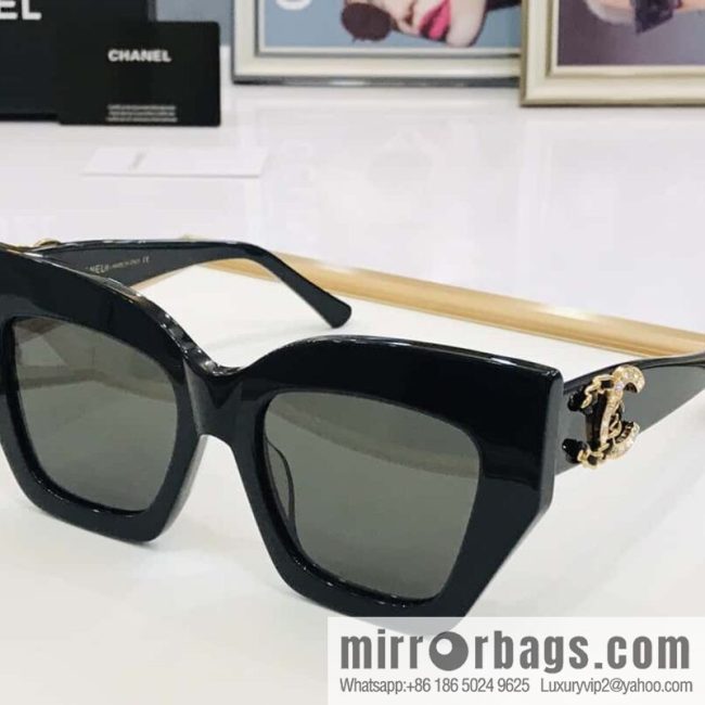 Chanel large frame unisex sunglasses - Image 2