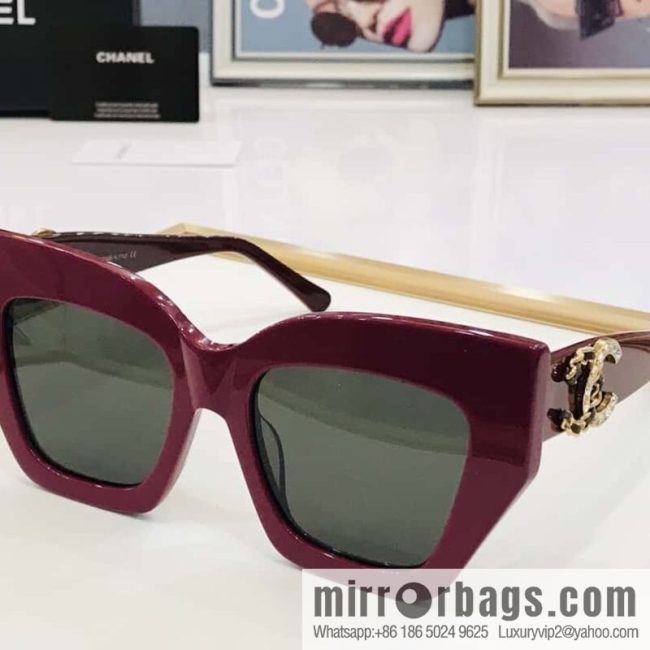 Chanel large frame unisex sunglasses - Image 4