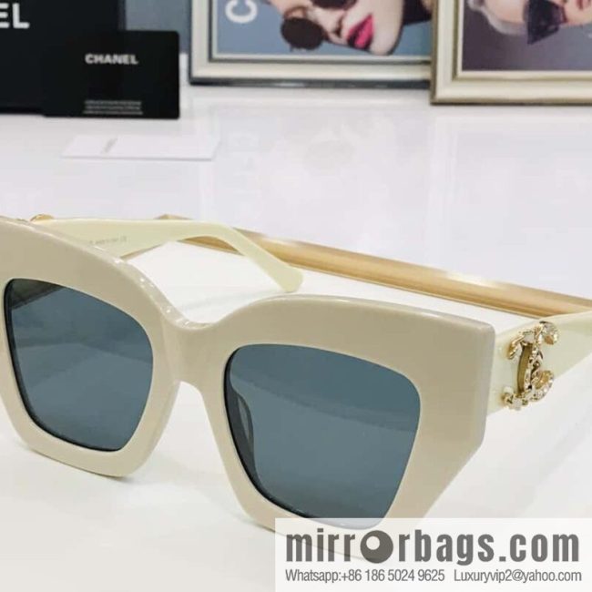 Chanel large frame unisex sunglasses - Image 5