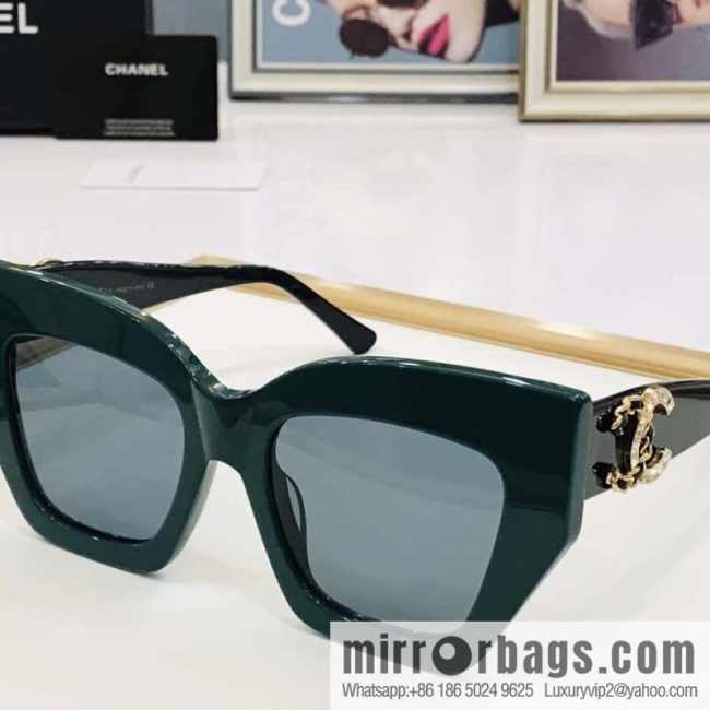 Chanel large frame unisex sunglasses - Image 6