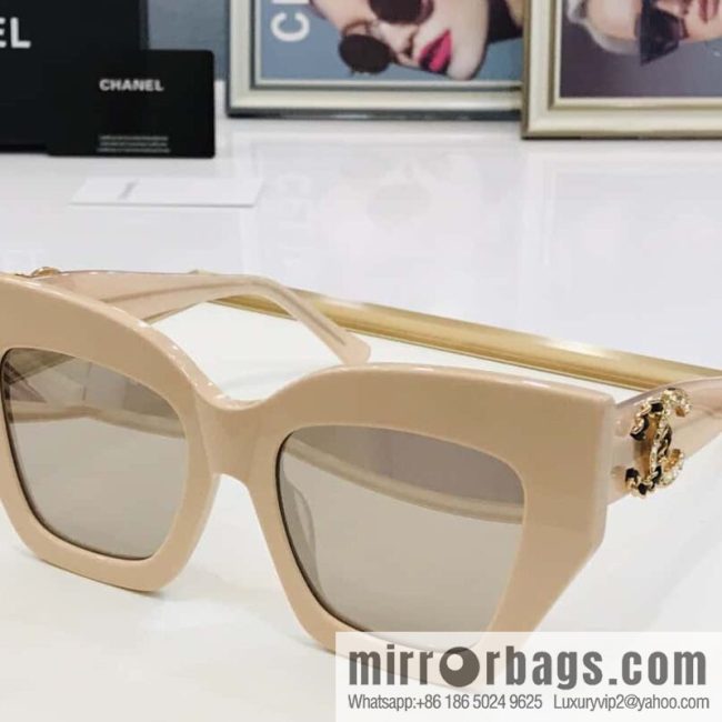 Chanel large frame unisex sunglasses - Image 7