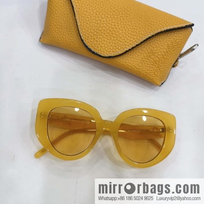 LOEWE Square Unisex Sunglasses - Image 5