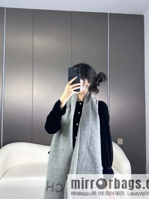 CHANEL Grandma Xiang tail order new 23B thousand bird grid color matching cashmere scarf