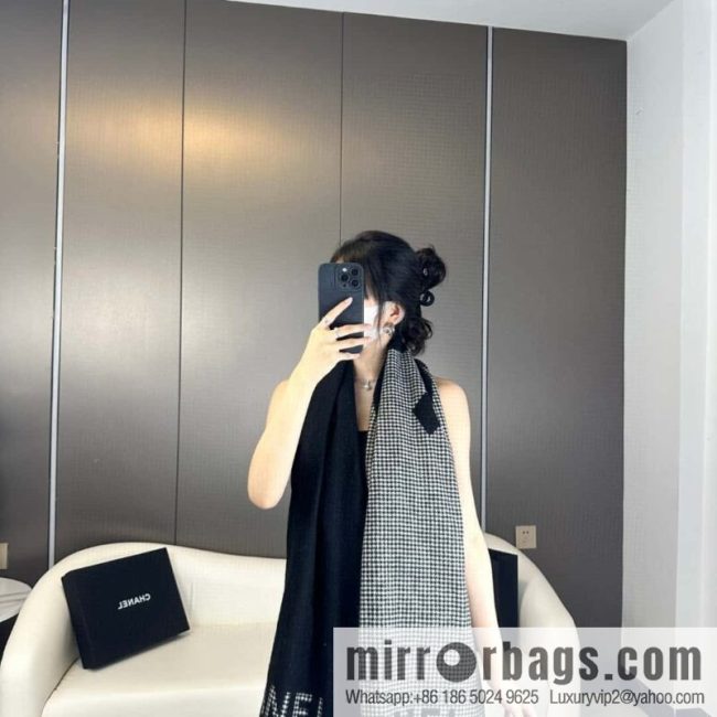 CHANEL Grandma Xiang tail order new 23B thousand bird grid color matching cashmere scarf