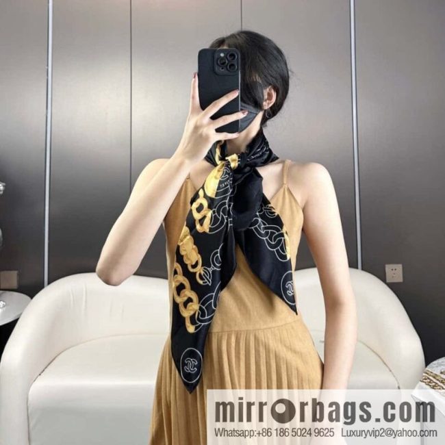 CHANEL 🖤 cc coin chain silk scarf