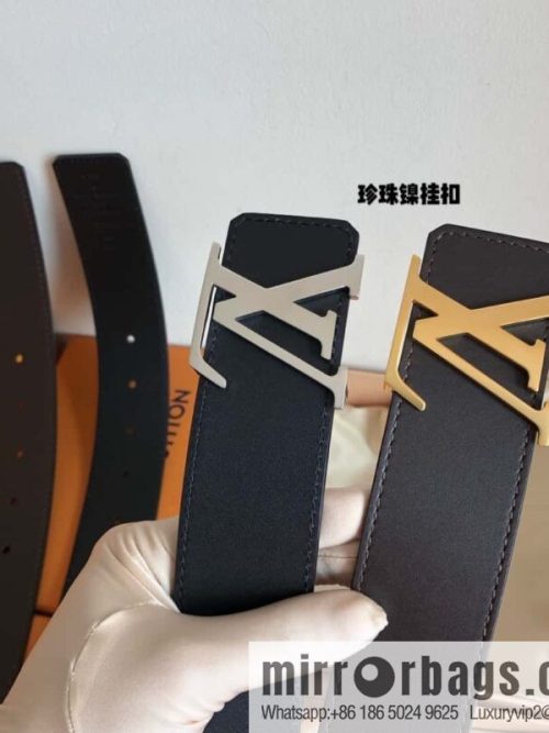LV Initiales belt