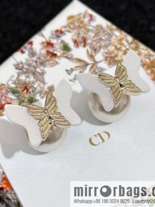 New ☑️ DIOR butterfly big pearl stud earrings