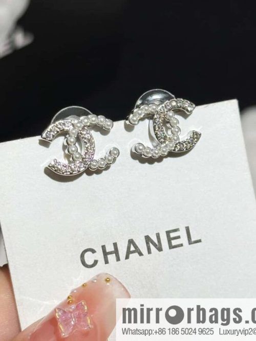 ❗️New ❗️ Chanel stud earrings ☀️ new ☑️ Chanel c1 double c half pearl half diamond stud earrings ☀️