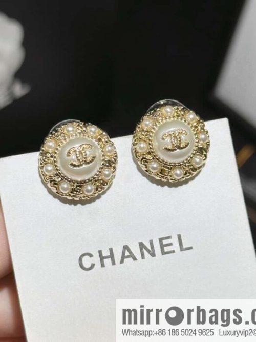 ❗️New ❗️ Chanel stud earrings ☀️ new ☑️ Chanel c1 double c pearl camellia stud earrings ☀️