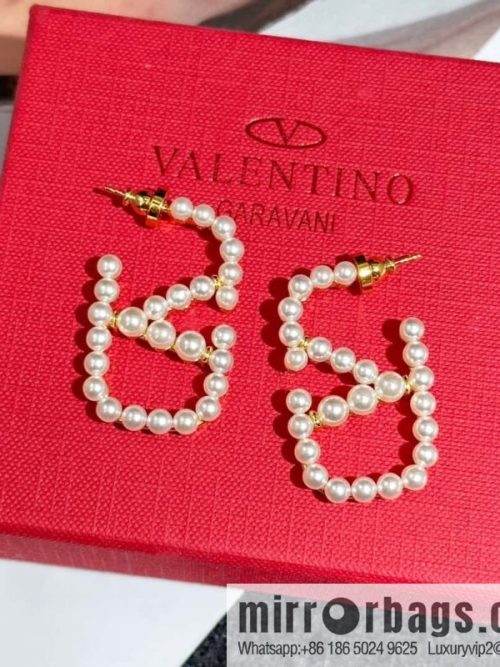 ❗️New ❗️ New ☑️ Valentino pearl stud earrings