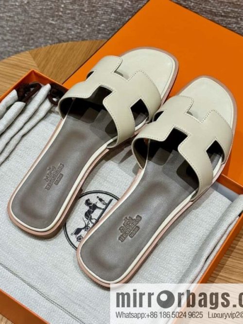 HERMES 181 Oran sandals, lambskin/lambskin shake white/ck10/Craie