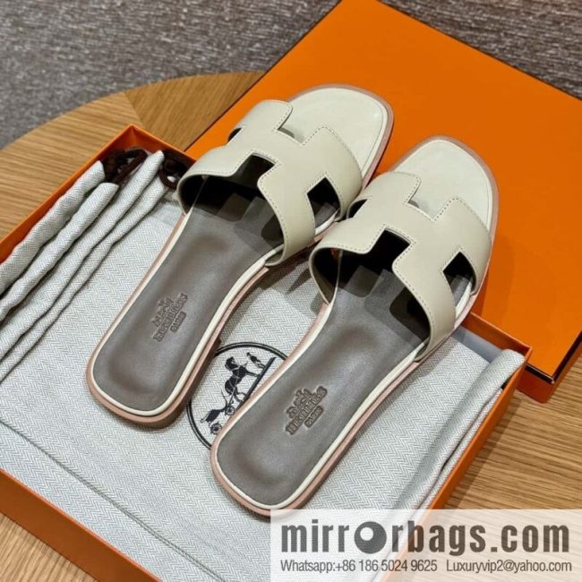 HERMES 181 Oran sandals, lambskin/lambskin shake white/ck10/Craie
