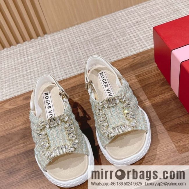 𝐑𝐨𝐠𝐞𝐫 𝐕𝐢𝐯𝐢𝐞𝐫 Viv Run Moonlight Button Sandals