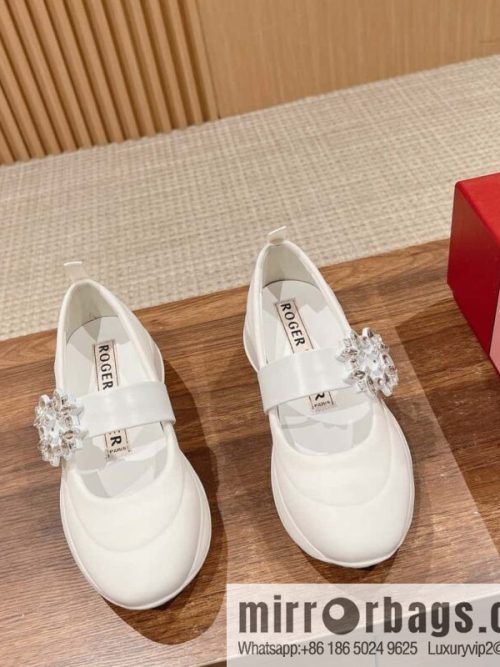 𝐑𝐨𝐠𝐞𝐫 𝐕𝐢𝐯𝐢𝐞𝐫 Roger Vivia #Early Spring New Viv\'Run Buckle Fabric Sneakers