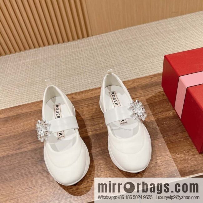 𝐑𝐨𝐠𝐞𝐫 𝐕𝐢𝐯𝐢𝐞𝐫 Roger Vivia #Early Spring New Viv\'Run Buckle Fabric Sneakers