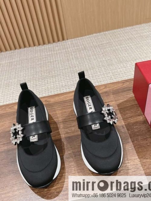 𝐑𝐨𝐠𝐞𝐫 𝐕𝐢𝐯𝐢𝐞𝐫 Roger Vivia #Early Spring New Viv\'Run Buckle Fabric Sneakers