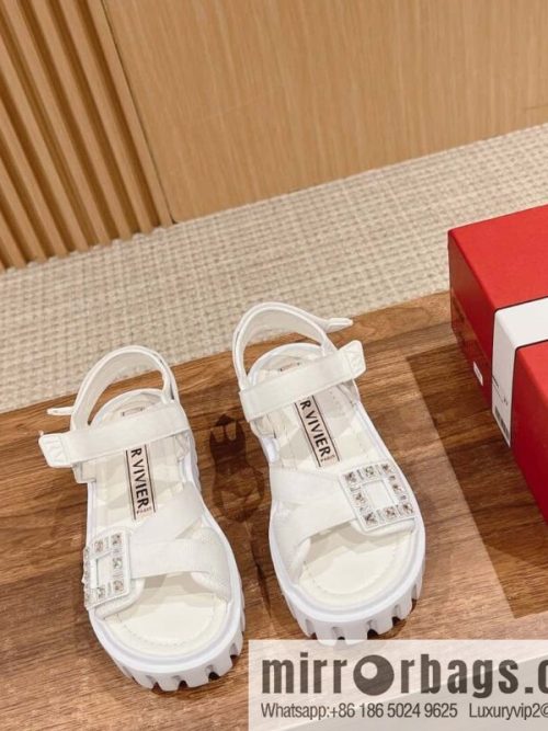 𝐑𝐨𝐠𝐞𝐫 𝐕𝐢𝐯𝐢𝐞𝐫 𝐓𝐡𝐢𝐜𝐤 𝐓𝐫𝐞𝐤𝐤𝐲# Roger Vivia Diamond Button Sandals