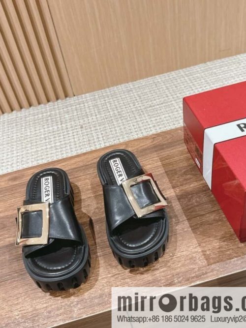 𝐑𝐎𝐆𝐄𝐑 𝐕𝐈𝐕𝐈𝐄𝐑 Roger Vivia\'s new cookie platform slippers