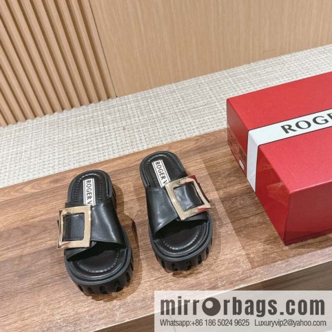 𝐑𝐎𝐆𝐄𝐑 𝐕𝐈𝐕𝐈𝐄𝐑 Roger Vivia\'s new cookie platform slippers