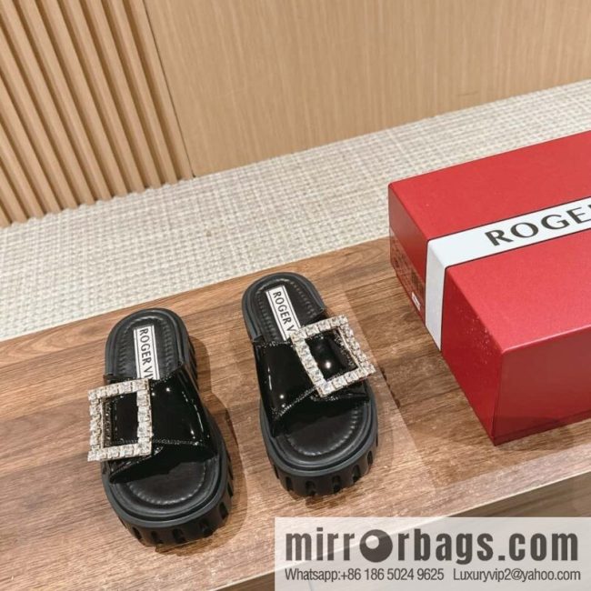 𝐑𝐎𝐆𝐄𝐑 𝐕𝐈𝐕𝐈𝐄𝐑 Roger Vivia\'s new cookie platform slippers