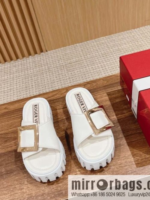 𝐑𝐎𝐆𝐄𝐑 𝐕𝐈𝐕𝐈𝐄𝐑 Roger Vivia\'s new cookie platform slippers