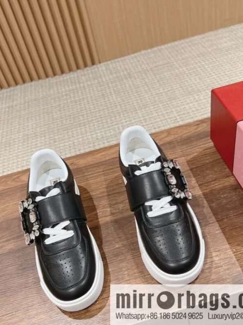 𝐑𝐨𝐠𝐞𝐫 𝐕𝐢𝐯𝐢𝐞𝐫# Roger Vivia\'s new Zhou Dongyu~ Tang Yan~ Linda\'s same RV square buckle white shoes