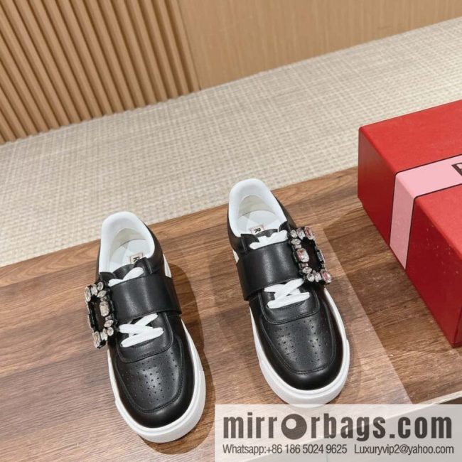 𝐑𝐨𝐠𝐞𝐫 𝐕𝐢𝐯𝐢𝐞𝐫# Roger Vivia\'s new Zhou Dongyu~ Tang Yan~ Linda\'s same RV square buckle white shoes