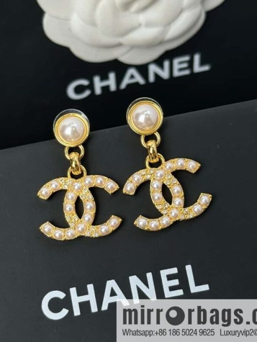 ❗️New ❗️ chanel stud earrings ☀️ new ☑️ chanel c2 double c pearl stud earrings ☀️