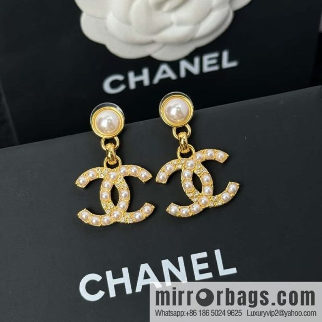 ❗️New ❗️ chanel stud earrings ☀️ new ☑️ chanel c2 double c pearl stud earrings ☀️
