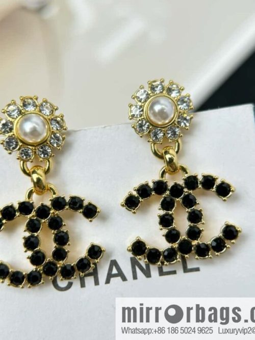 ❗️New ❗️ Chanel stud earrings ☀️ new ☑️ Chanel c2 double c black diamond stud earrings ☀️