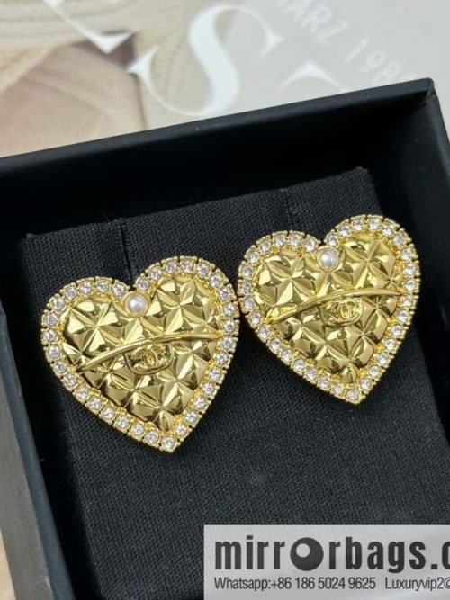 ❗️New ❗️ Chanel stud earrings ☀️ new ☑️ Chanel c1 double c gold diamond peach heart love stud earrings ☀️