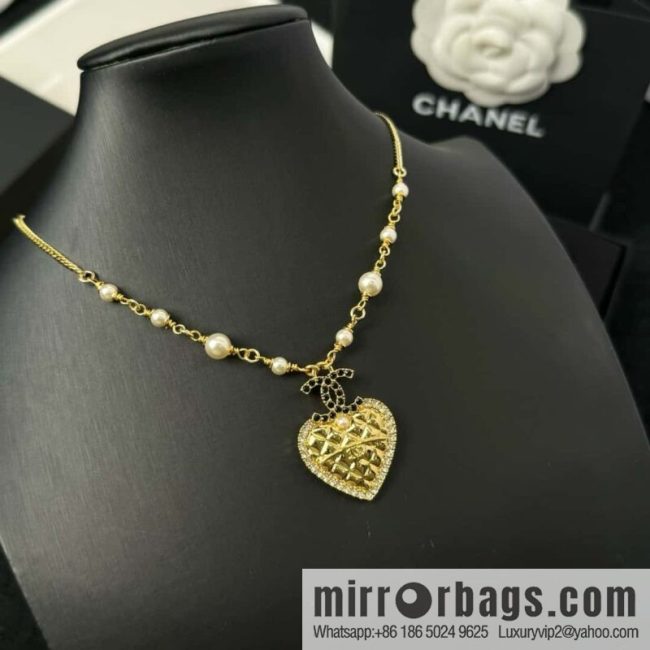❗️New ❗️ Chanel necklace ☀️ new ☑️ Chanel double c gold diamond peach heart love necklace ☀️