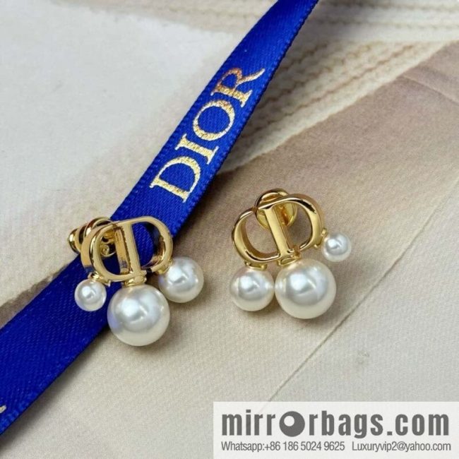 New ☑️ DIOR size pearl stud earrings