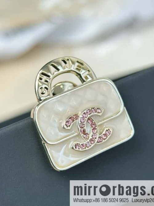❗️New ❗️ Chanel brooch ☀️ new ☑️ Chanel c1 double c diamond bag 👜 brooch ☀️