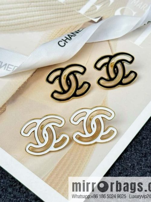 ❗️New ❗️ Chanel stud earrings ☀️ new ☑️ Chanel c1 double c hollow stud earrings ☀️