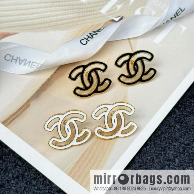 ❗️New ❗️ Chanel stud earrings ☀️ new ☑️ Chanel c1 double c hollow stud earrings ☀️