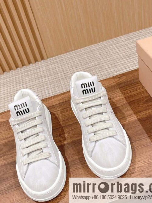 MIUMIU Miao Miao 2023 new American dirty shoes, the latest catwalk sports little white shoes in early spring