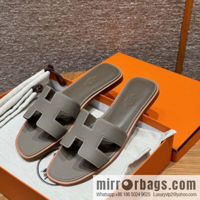 HERMES 181 Oran Slippers M8/Gris Asphalte/Asphalt Grey Epsom/Palmprint
