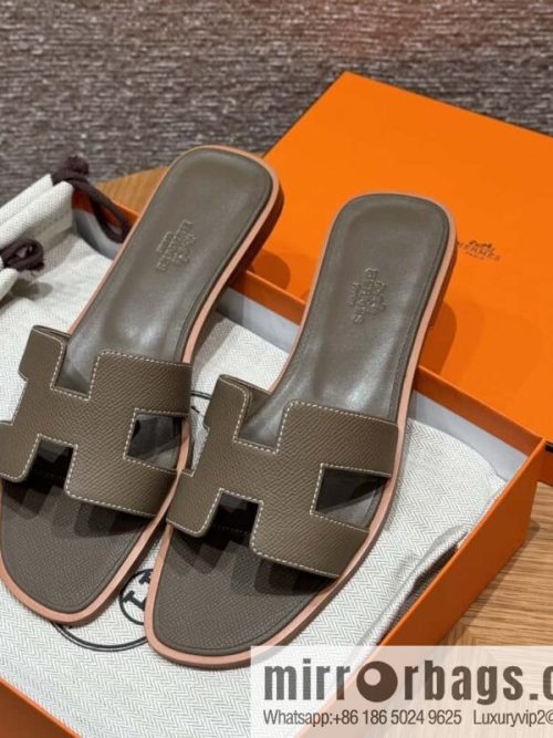 HERMES 181 Oran Slippers 18/Etoupe/Elephant Grey Epsom/Palmprint (Copy)