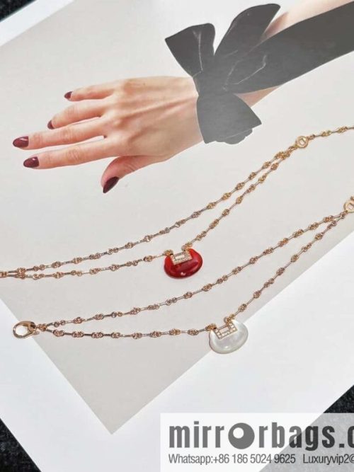 ❗️New ❗️ ☀️ Original ☀️ Qeelin Kirin Petite Wulu Red Agate White Fritillary Ruyi Safety Lock Bracelet ☀️