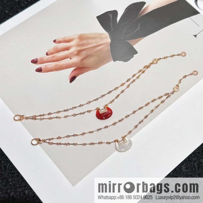 ❗️New ❗️ ☀️ Original ☀️ Qeelin Kirin Petite Wulu Red Agate White Fritillary Ruyi Safety Lock Bracelet ☀️