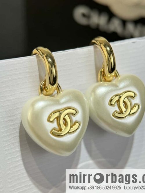 ❗️New ❗️☀️ new ☑️ chanel c2 double c peach heart love stud earrings ☀️