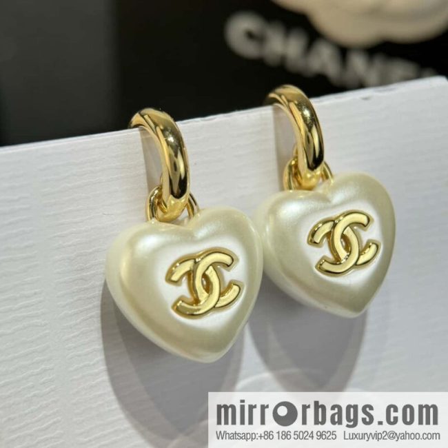 ❗️New ❗️☀️ new ☑️ chanel c2 double c peach heart love stud earrings ☀️