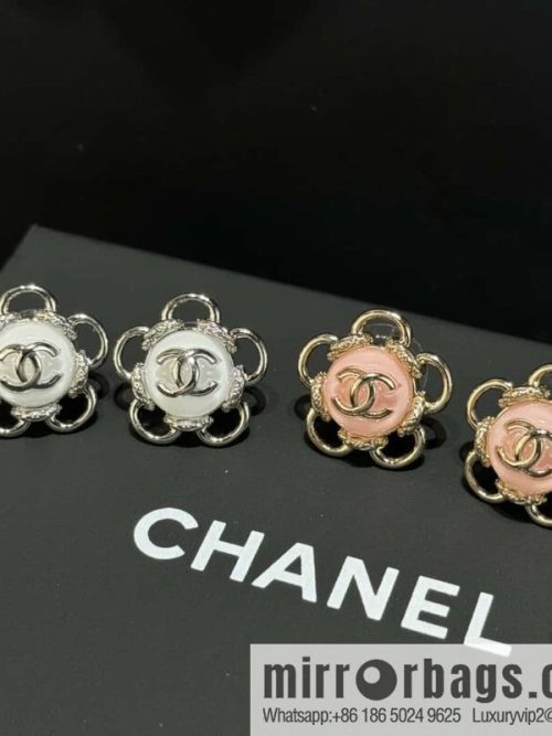 ❗️New ❗️☀️ new ☑️ Chanel double c flower stud earrings ☀️
