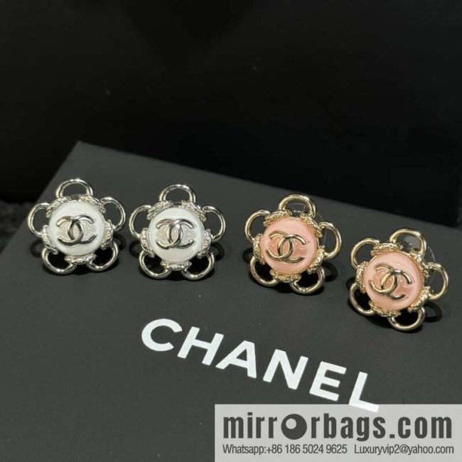 ❗️New ❗️☀️ new ☑️ Chanel double c flower stud earrings ☀️