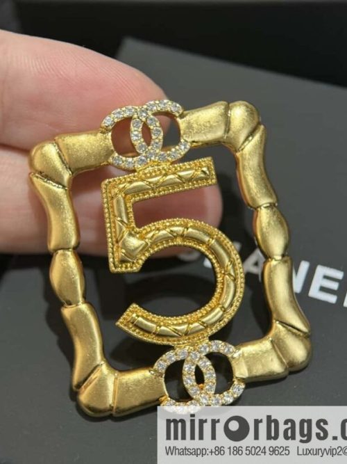 ❗️New ❗️☀️ New ☑️ Chanel gold 5-character brooch ☀️